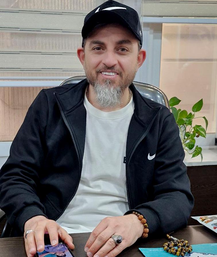 عکس پروفایل نظافتی کمیل، نایب رئیس هیأت مدیره